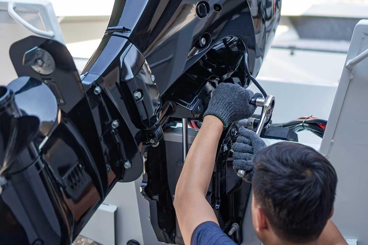 servicing-outboard-motors